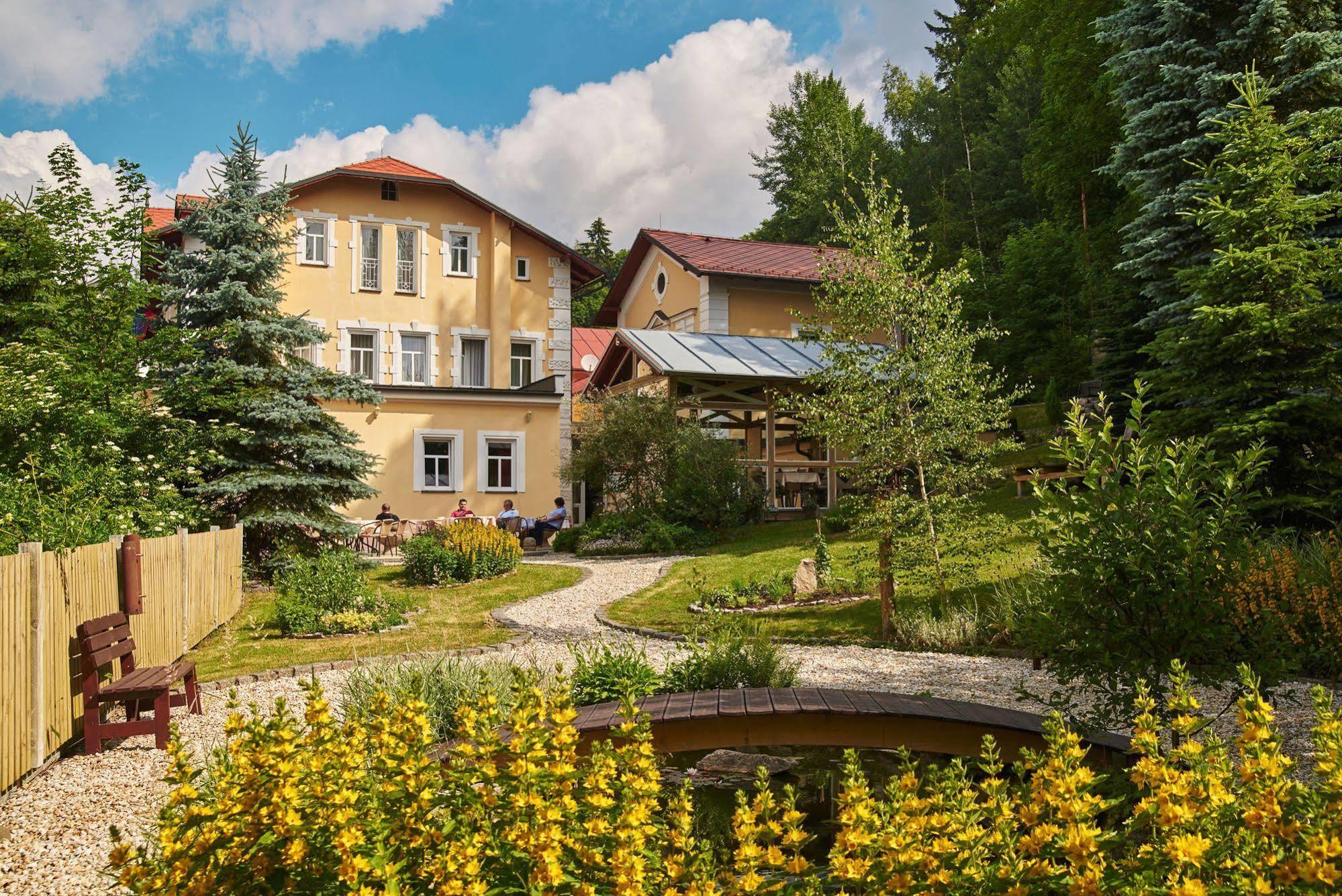 Boutique Hotel Swisshouse Mariánské Lázně Esterno foto